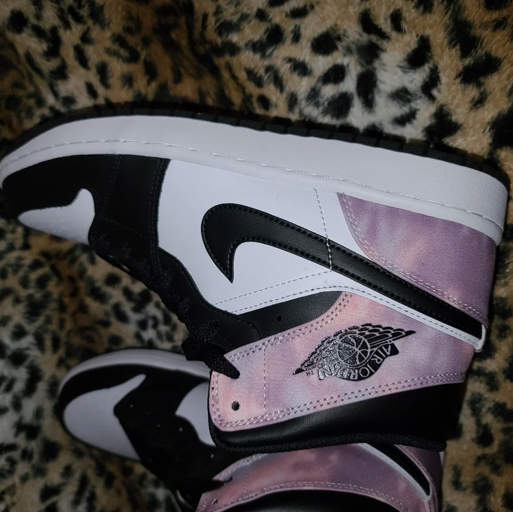 Jordan Sneakers - Picture 17 of 17